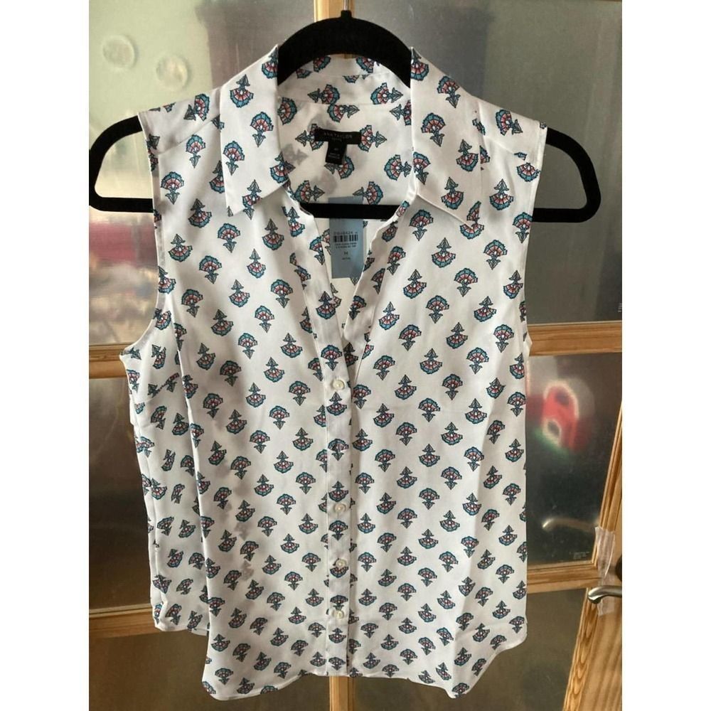 Ann Taylor Floral Sleeveless Button Down Top
